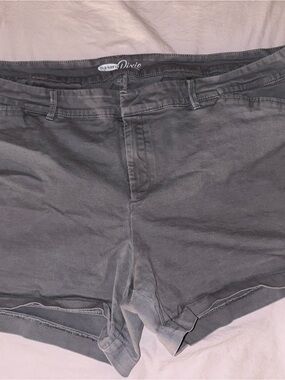 Old Navy Dixie Women’s Shorts in Gray